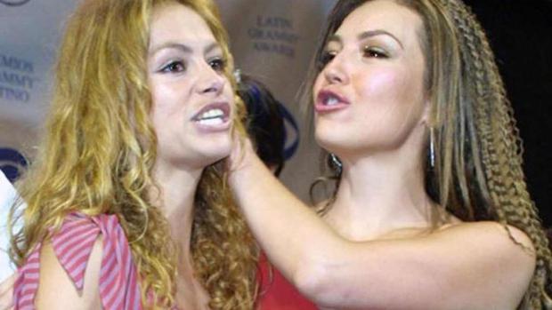 La rivalidad entre Thalía y Paulina por ser la estrella del grupo alcanzarían su clímax dramático con ellas jalándose de los pelos durante un concierto (Foto: TVNotas)