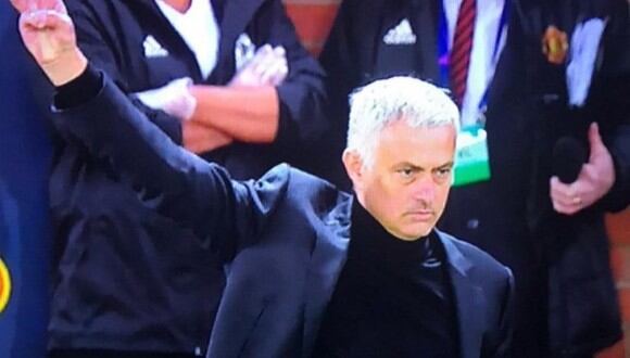 José Mourinho frustrado tras empate con West Ham en la Premier League.