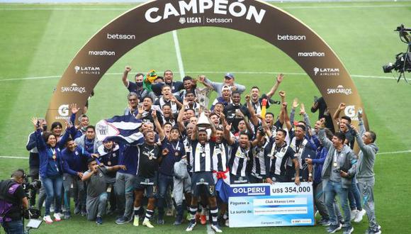 Universitario saludó a Alianza Lima por el título nacional. (Foto: Liga de Fútbol Profesional)