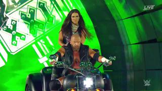 WWE: la espectacular entrada en moto que realizó Triple H en WrestleMania 33 (VIDEO)