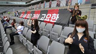 Rechazo general: polémica en Corea del Sur por muñecas inflables en reemplazo de hinchas en el estadio del FC Seoul 