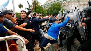 Fanáticos generan disturbios para ingresar a velatorio de Maradona en la Casa Rosada [VIDEO]