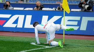 Le dijeron de todo: Mertens tuvo polémica celebración al anotarle a la Roma [VIDEO]