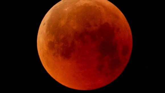 Eclipse Lunar del sábado 28 de octubre: mira en directo la trayectoria (Video: Twitter)