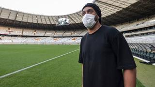 Un nuevo golpe a la vida del brasileño: Ronaldinho dio positivo a prueba de coronavirus [VIDEO]