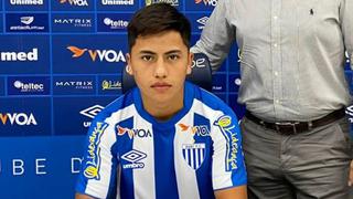 Alexander Lecaros fue presentado como nuevo jugador de Avaí, de la Serie B