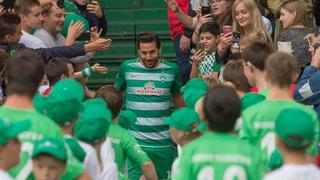 Es el hijo más querido: autoridades del Werder Bremen elogiaron a Pizarro tras su renovación