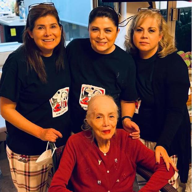 Guadalupe Moreno Herrera junto a sus tres hijas (Foto: Victoria Ruffo / Instagram)