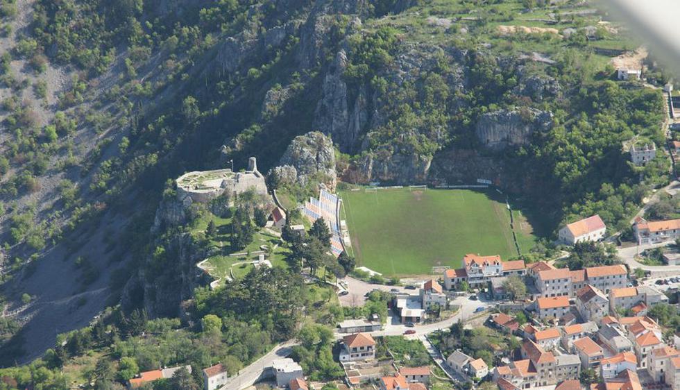 1. Estadio Ottmar Hitzfeld - Suiza. A 2000 metros es el estadio más alto de Europa y se ubica en los alpes suizos (90min).