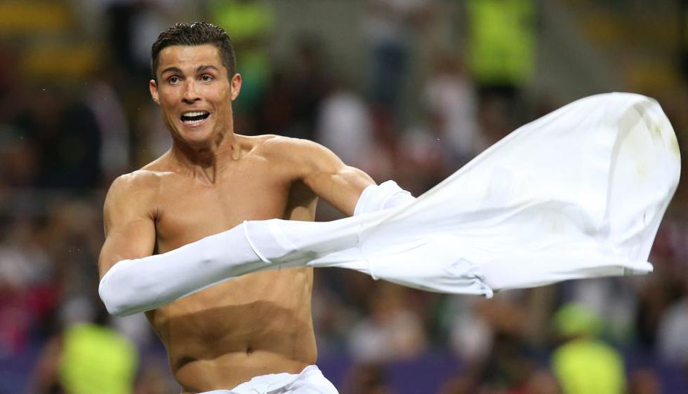 El comienzo del festejo de Cristiano Ronaldo. (Foto: AP / AFP / Reuters)