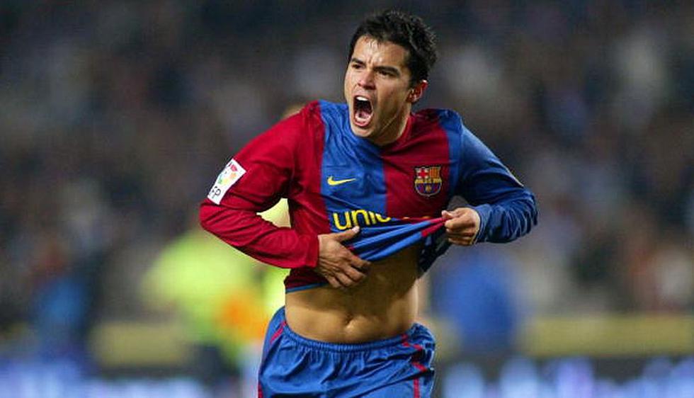 Figo llegó al Barcelona en la temporada 1995-96. Como 'culé' realizó cánticos y burlas contra el Real Madrid. En el 2000 se convirtió en jugador blanco y el primer galáctico. Fue el fichaje más ca