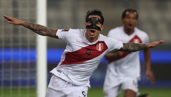 Gianluca Lapadula tiene 5 goles con camiseta de la selección peruana. (Foto: AFP)