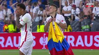 Con la bandera de Colombia: así celebró Borré el título de la Europa League con el Frankfurt
