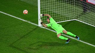 Desorientado: la imagen viral de Buffon tras gol de Rashford y clasificación del United [FOTO]