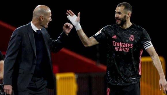 Karim Benzema y Zinedine Zidane trabajaron juntos en el Real Madrid hasta 2021. (Foto: AP)