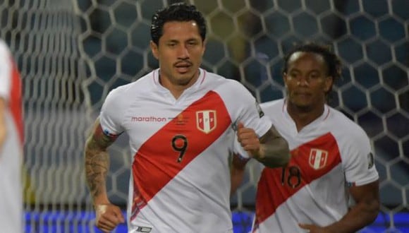 Gianluca Lapadula fue titular en los cuatro partidos que ha jugado Perú en la Copa América. (Foto: AFP)