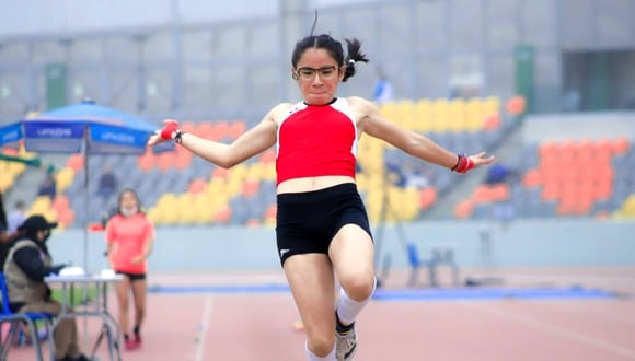La atleta peruana de 14 años ganó el oro en 100 metros planos y salto largo en la Videna.