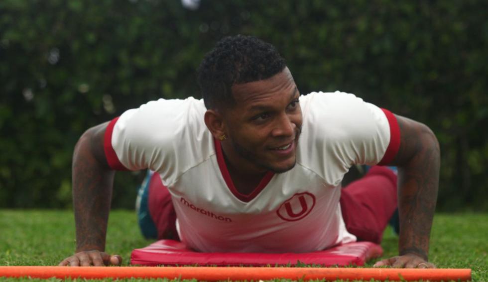 Alberto Quintero en pleno entrenamiento con la 'U'. (Fotos: Difusión)