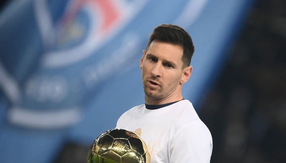 Lionel Messi presentó su séptimo Balón de Oro en el Parque de los Príncipes. (Foto: AFP)