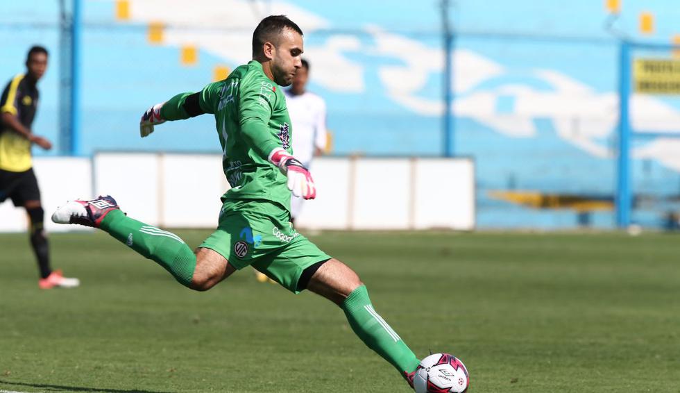 José Carvallo, arquero UTC