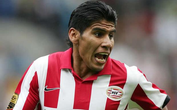 Carlos Salcido un tuvo paso exitoso con PSV. (Internet)