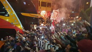Universitario de Deportes: hinchas le dieron gran bienvenida al bus del plantel en Huaraz (VIDEO)