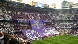 ¿Falta de respeto?: reacciones de hinchas del Madrid y Atleti por el mosaico que lució el Bernabéu