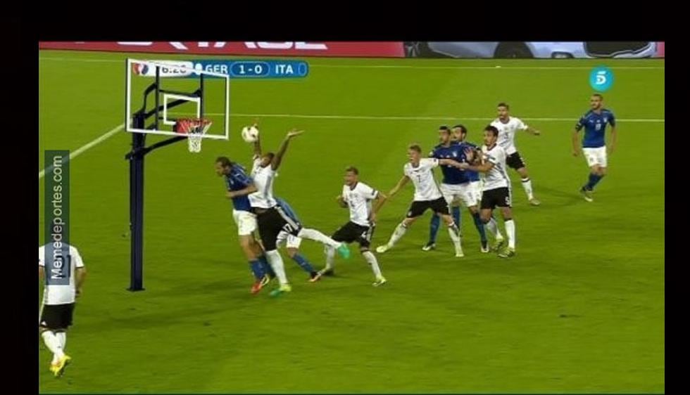 Los mejores memes que dejó la mano de Jerome Boateng ante Italia.