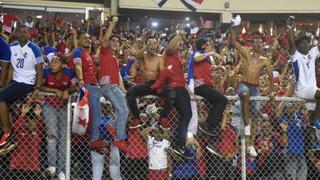 Diente de oro que no brilla: FIFA sancionó a Panamá por mala conducta de sus hinchas en los estadios