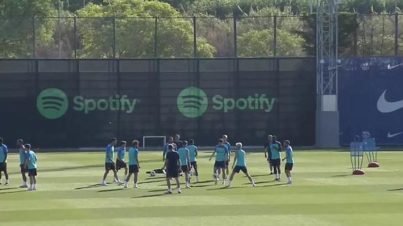 Barcelona continúa con sus entrenamientos de pretemporada en la Ciudad Deportiva. (Video: EFE)