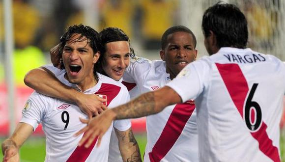 Claudio Pizarro planea hacer otro partido de despedida con Paolo Guerrero, Jefferson Farfán y Juan Vargas. (Foto: AFP)