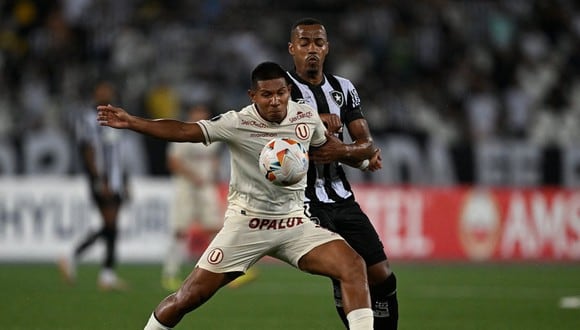 Universitario vs. Botafogo por la fase de grupos de la Copa Libertadores 2024. (Foto: AFP)