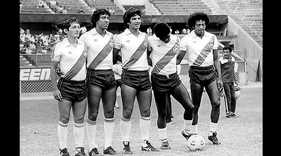 Eduardo Malásquez (segundo de la izquierda) y Franco Navarro (centro) formaron uno de los mejores equipos de Deportivo Municipal en la historia. (USI)