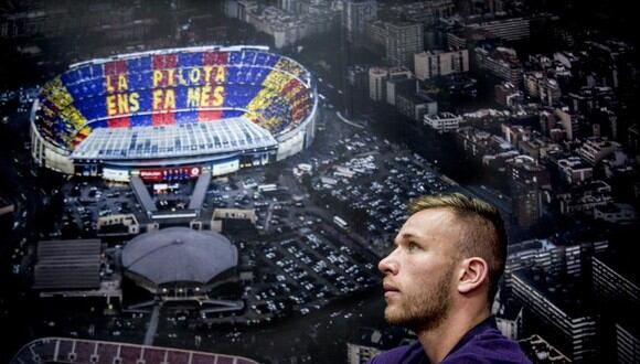 Arthur vuelve a Barcelona y se pone a disposición del club. (Foto: Xavier Cervera)