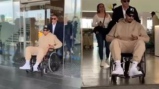 En silla de ruedas: así llegó Ronald Araujo tras ser operado de su lesión en el aductor [VIDEO]