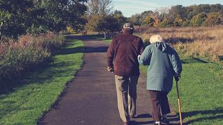 El romántico mensaje que un anciano le dedica a su esposa: “La quiero tanto que no podré vivir sin ella”