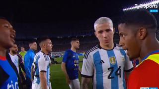 ¡Lo dejaron al azar! Jugadores panameños se disputaron camiseta de Argentina y firma de Messi