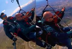 El video viral del hombre que toca el violín para calmar los nervios durante su primer vuelo en parapente