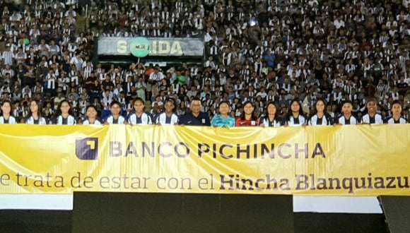 El Banco Pichincha se hizo presente en la ‘Noche Blanquiazul’ y renovó su compromiso con el club de fútbol Alianza Lima.