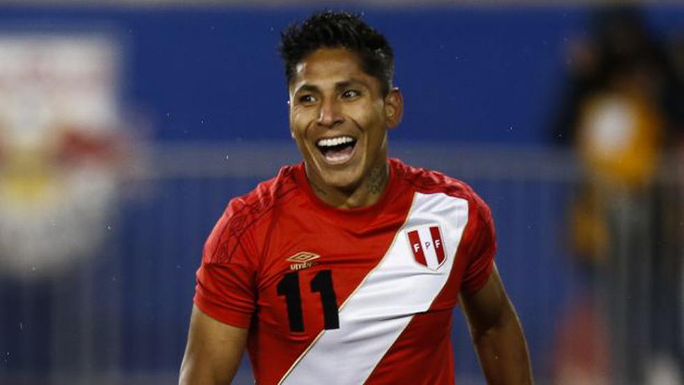 Raúl Ruidíaz tiene 4 goles con camiseta de la Selección Peruana. (Foto: AFP)