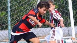 ¡Regatea como crack y todo lo ve arco! El futbolista de 12 años que deslumbra el mundo [VIDEO]