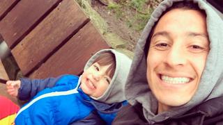 Hincha del Chucky Lozano: el hijo de Andrés Guardado expresó admiración por el atacante de PSV