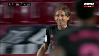 Por entre las piernas: Modric marcó el 1-0 del Real Madrid vs. Granada [VIDEO]