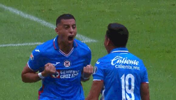 En su primer partido, Funes Mori ya marcó gol en Cruz Azul (Foto: captura TUDN)