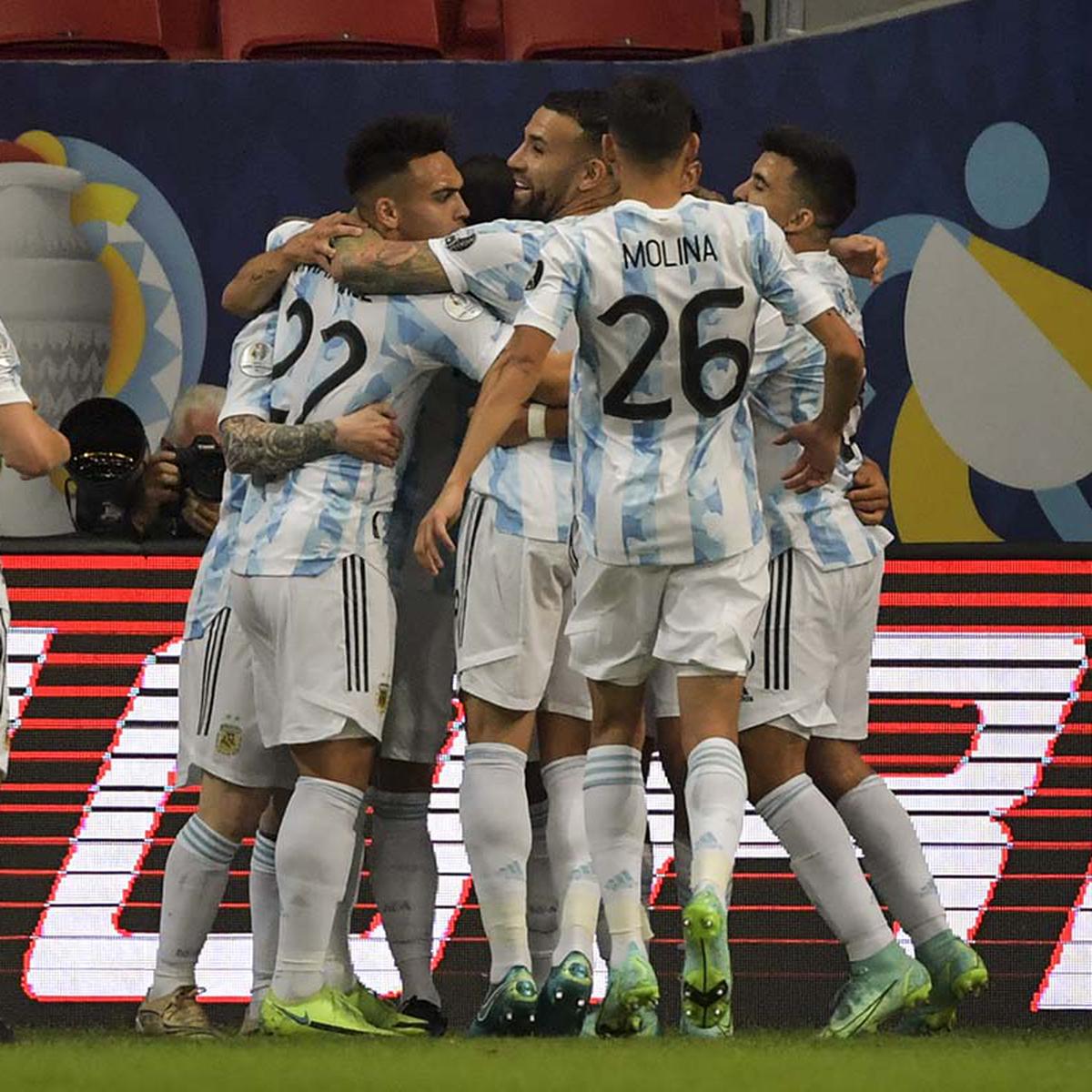 Uruguay vence 2-0 a Bolivia y accede a los cuartos de final de la