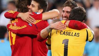 Más que amigos... hermanos: Casillas felicitó a Sergio Ramos por igualar su récord con España