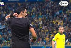 ¿Qué pasó con el árbitro? Los problemas que tuvo con la tecnología en medio del Brasil vs. Paraguay [VIDEO]