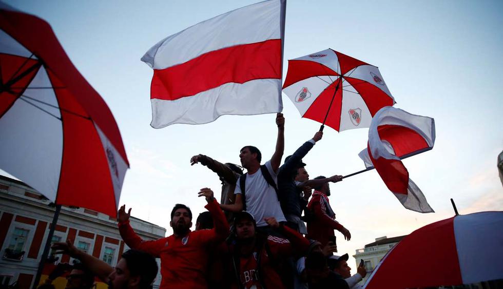 El banderazo de los hinchas de River Plate en Madrid. (Foto: Reuters)