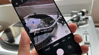 La guía para grabar con la cámara de tu teléfono Android sin que se detenga una canción