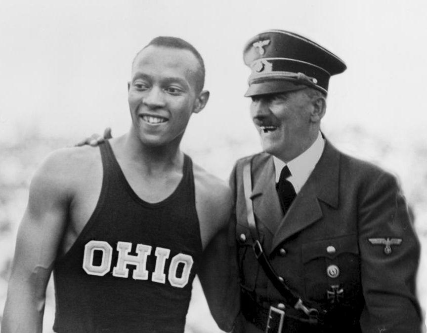 'Jesse' Owens junto a Adolf Hitler.